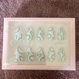 Glamnetic nails